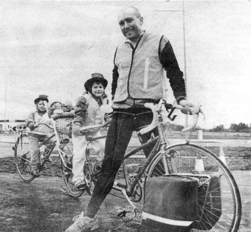20 Jan 1991 · The Totnes Weekender newspaper snap at Marldon, just before we rolled out from Five Lanes.
